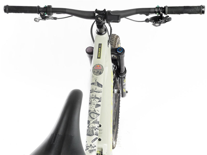 AMS-FG-Hardline-grey-on bike