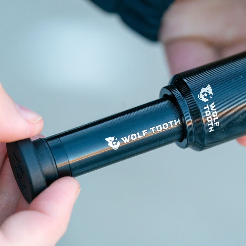 WOLF TOOTH ENCASE PUMP 30CC WITH TUBELESS TYRE PLUG TOOL