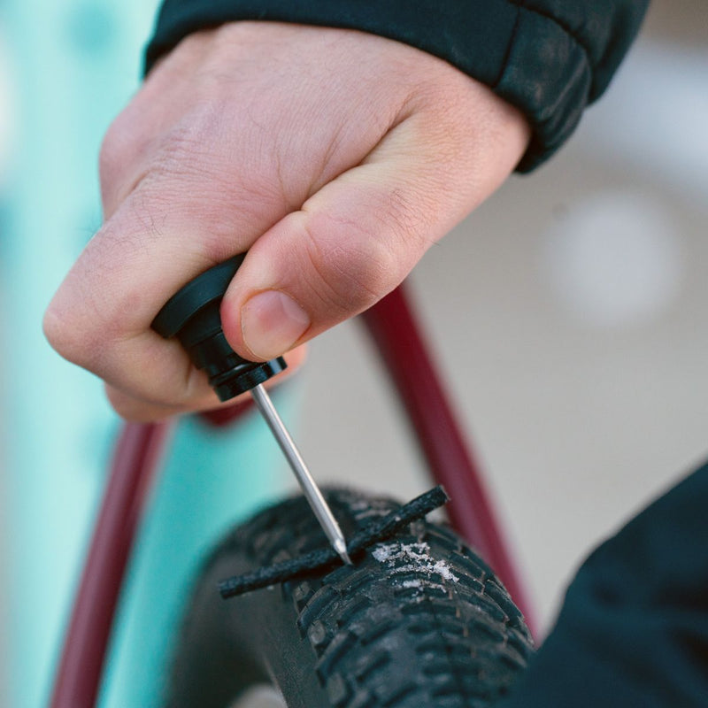 WOLF TOOTH ENCASE PUMP 30CC WITH TUBELESS TYRE PLUG TOOL