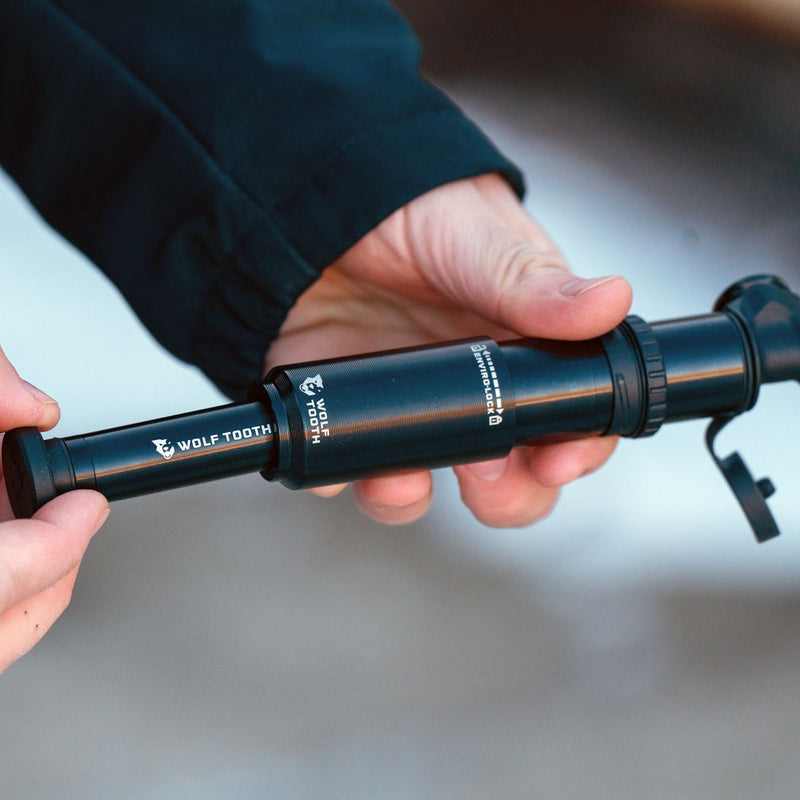 WOLF TOOTH ENCASE PUMP 30CC WITH TUBELESS TYRE PLUG TOOL