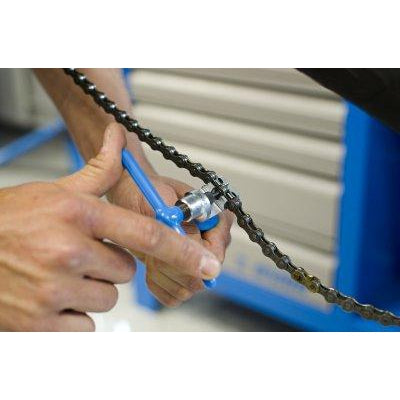 Unior Pro Chain Tool in use